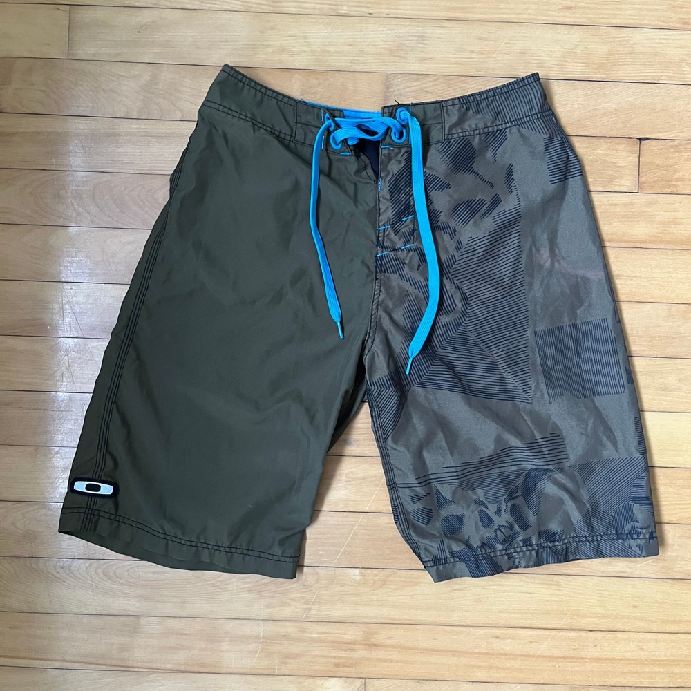Oakley Mens Board Shorts Olive Green Skull Graphic Swim Trunks Size 30